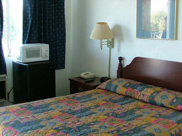فندق American Budget Inn And Suites Modesto