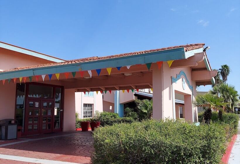 فندق University Inn & Suites