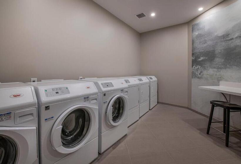 Отель Wichita Marriott