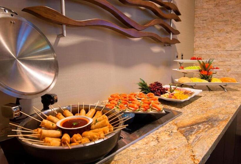 Отель Wichita Marriott