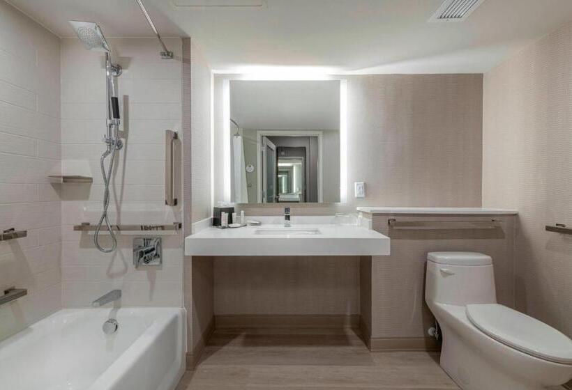 Отель Wichita Marriott