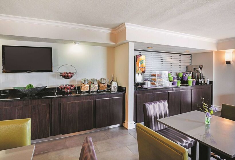 هتل Wingate By Wyndham Galveston East Beach