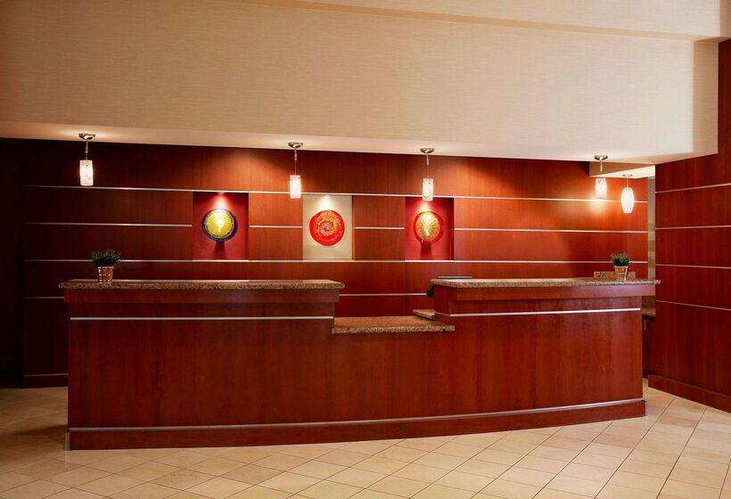 호텔 Wyndham Cleveland Airport