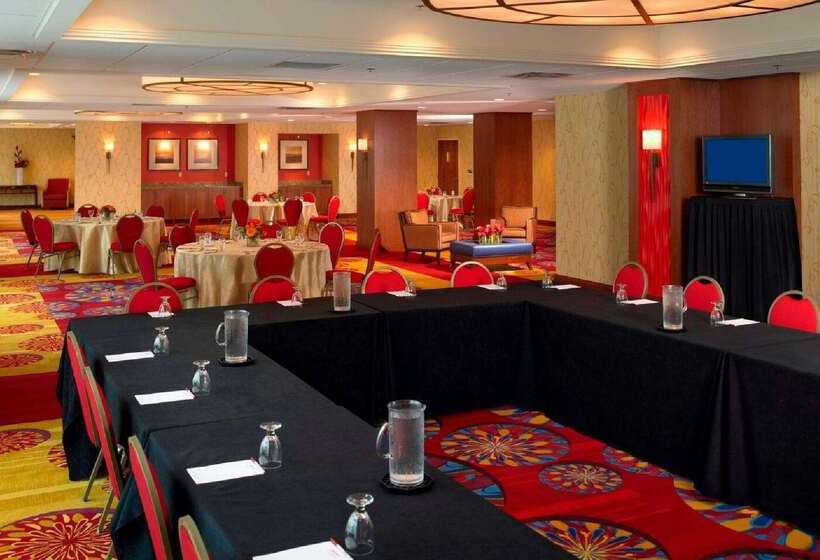 호텔 Wyndham Cleveland Airport