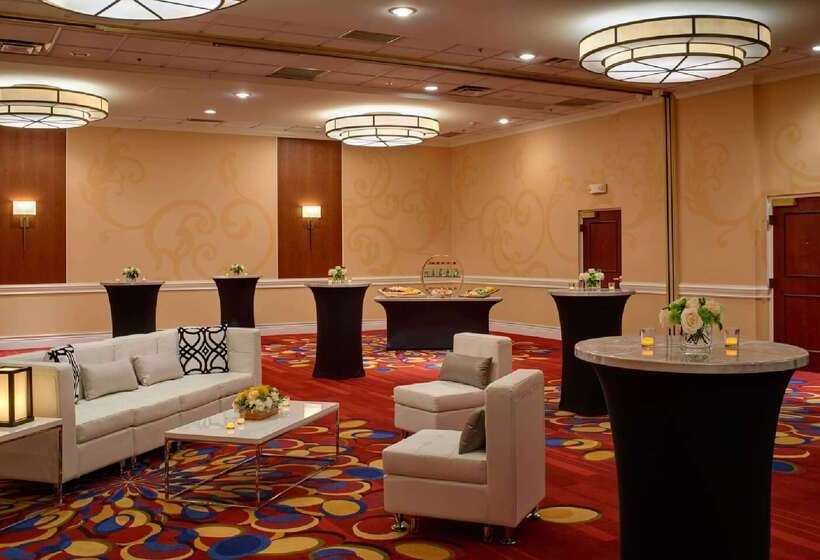 호텔 Wyndham Cleveland Airport