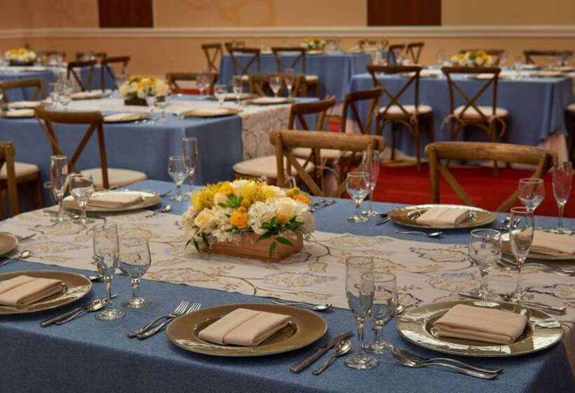 호텔 Wyndham Cleveland Airport