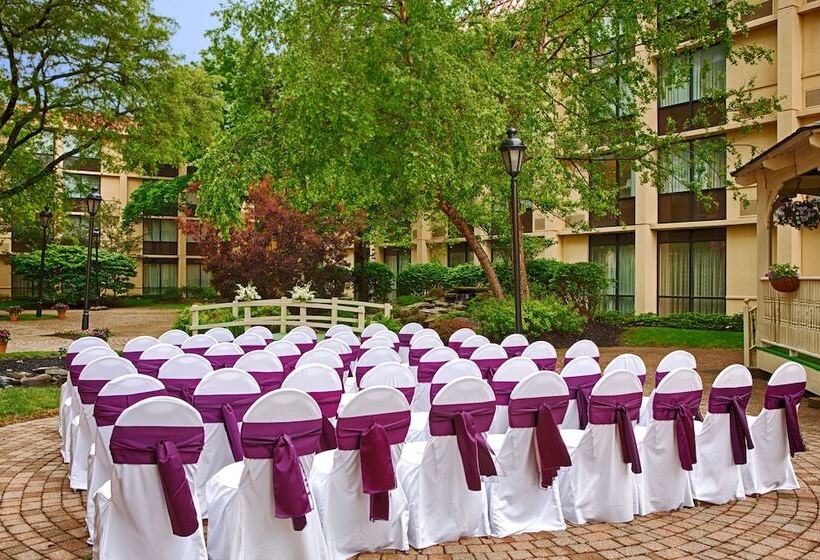 호텔 Wyndham Cleveland Airport