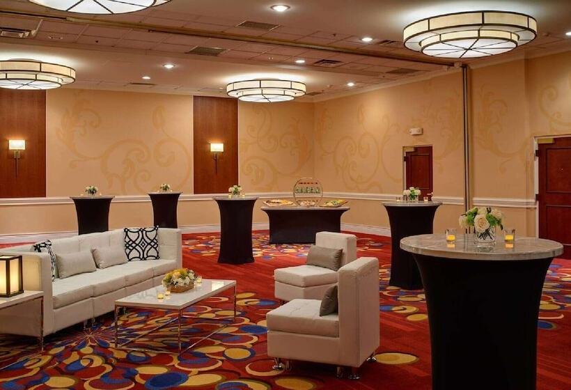 호텔 Wyndham Cleveland Airport