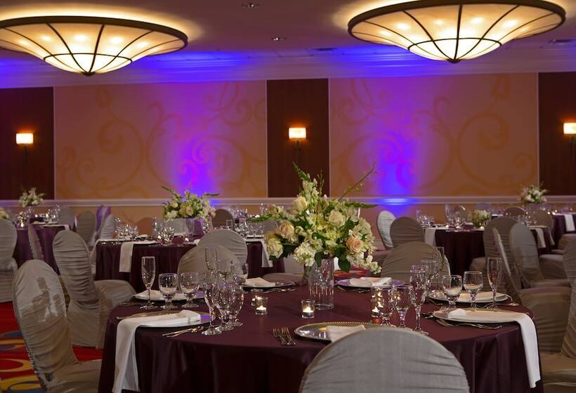 호텔 Wyndham Cleveland Airport