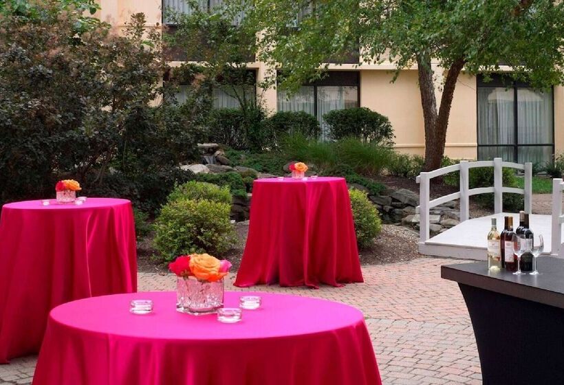 호텔 Wyndham Cleveland Airport