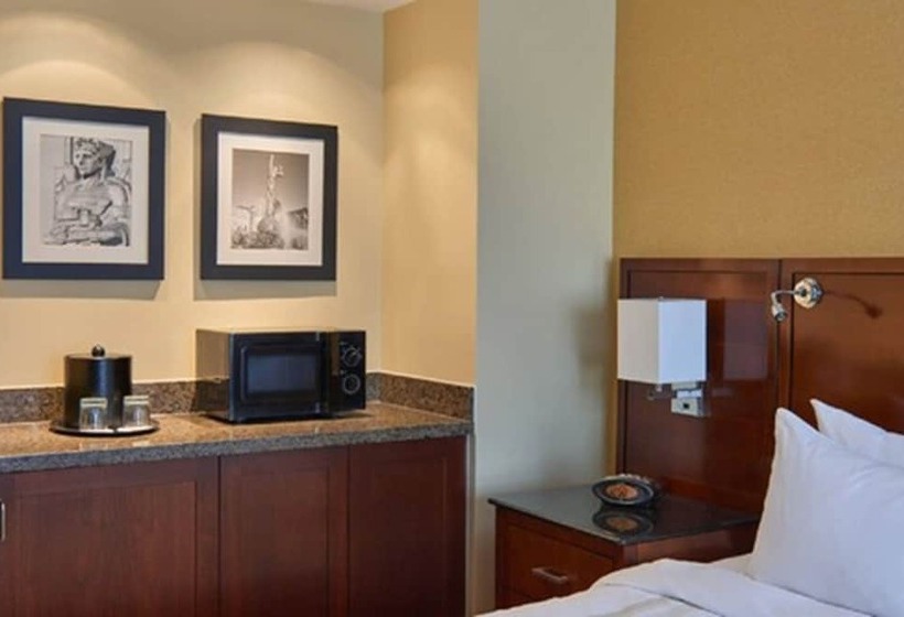 호텔 Wyndham Cleveland Airport