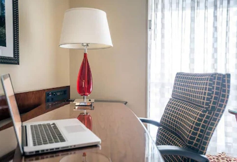 호텔 Wyndham Cleveland Airport