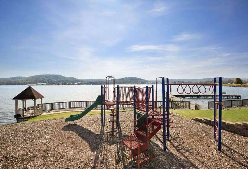 בית מלון כפרי Wyndham Garden Lake Guntersville