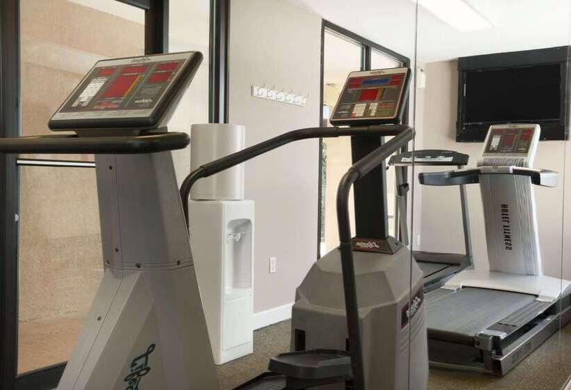 בית מלון כפרי Wyndham Garden Lake Guntersville