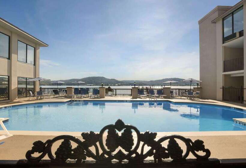 בית מלון כפרי Wyndham Garden Lake Guntersville