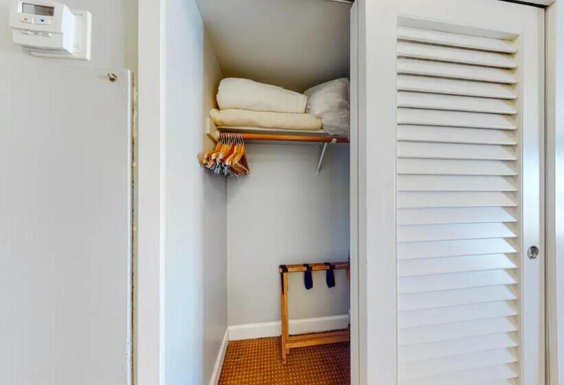 Outrigger Kauaʻi Beach Resort & Spa