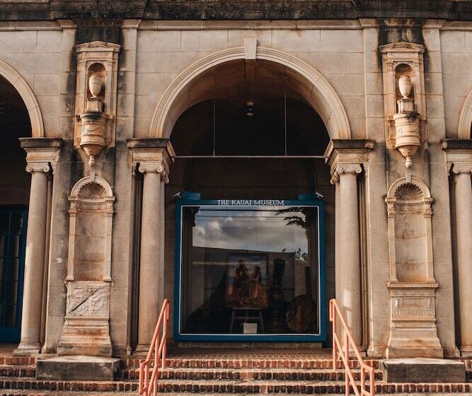 Outrigger Kauaʻi Beach Resort & Spa