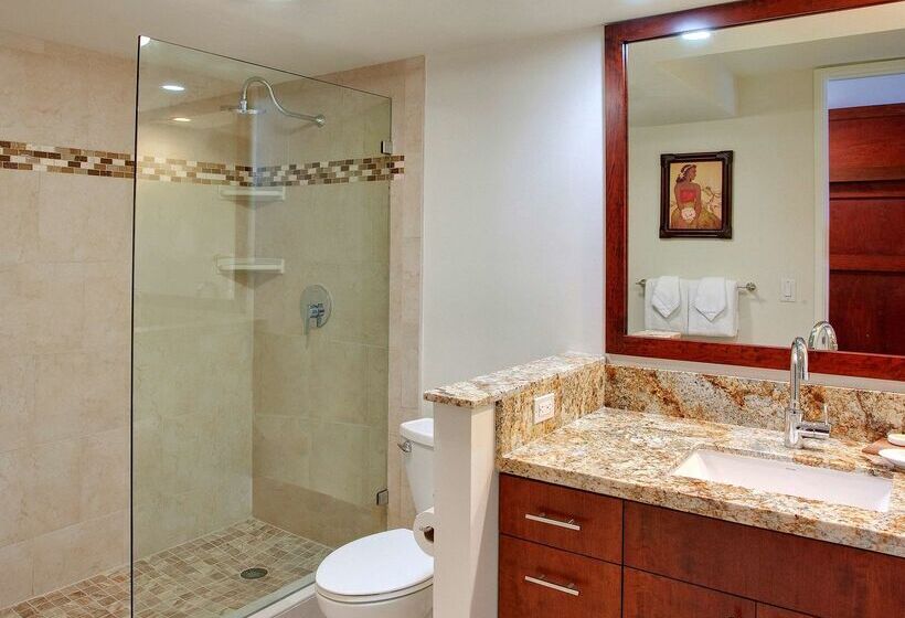 Lahaina Shores Beach Resort