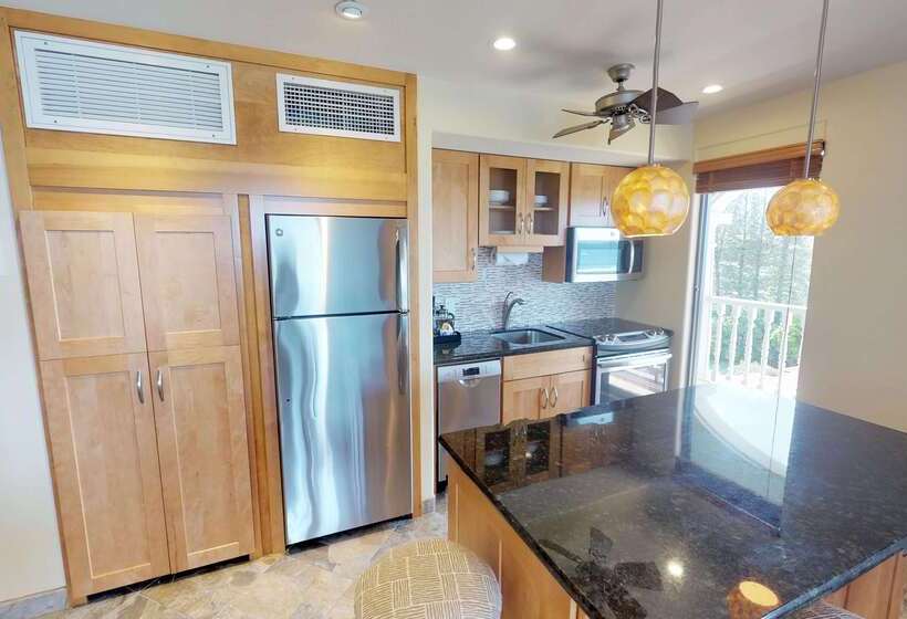 Lahaina Shores Beach Resort