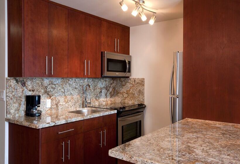 Lahaina Shores Beach Resort