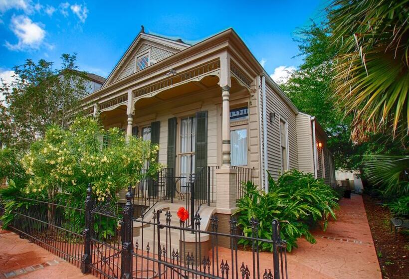 Lamothe House Hotel A French Quarter Guest Houses Property