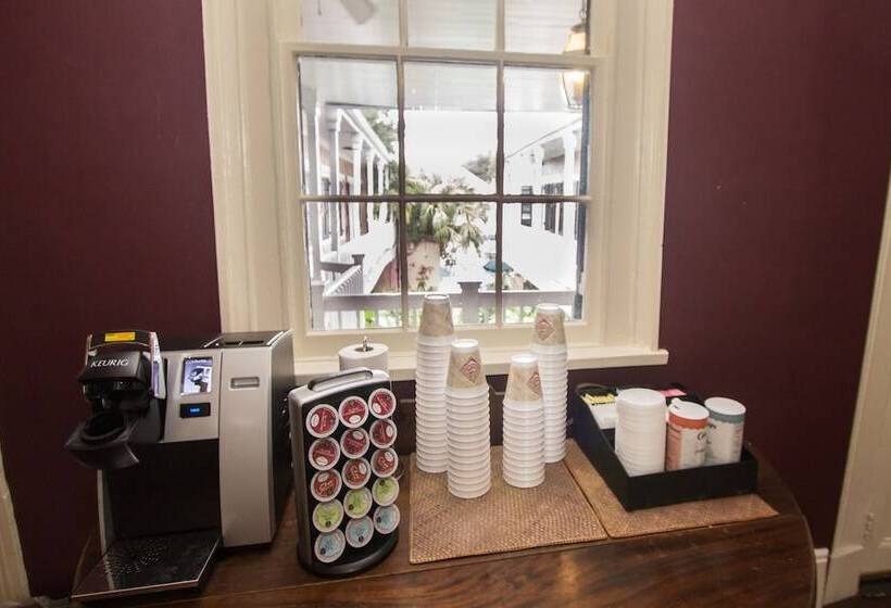 Lamothe House Hotel A French Quarter Guest Houses Property