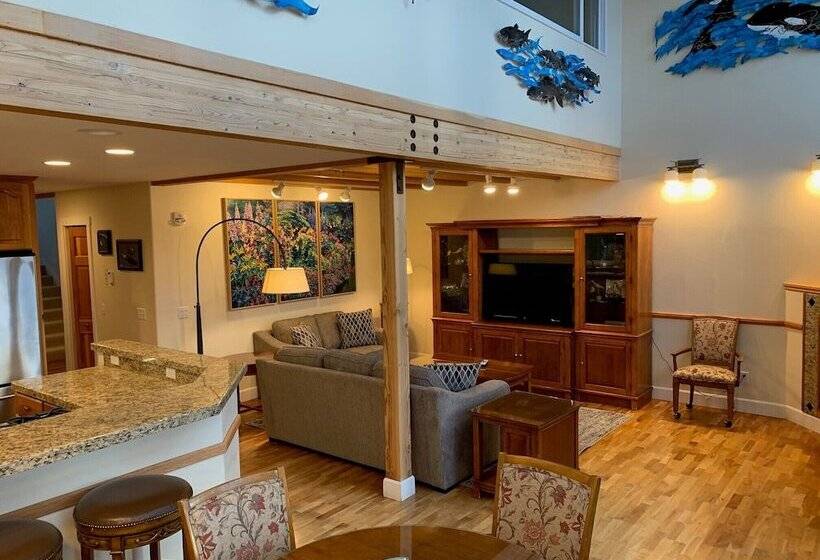 منتجع Land S End