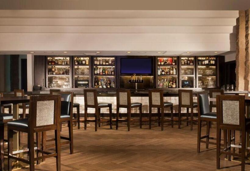 Loews Ventana Canyon Resort