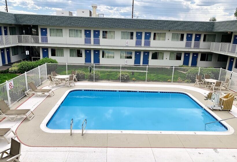 Motel 6 Flagstaff, Az   Butler