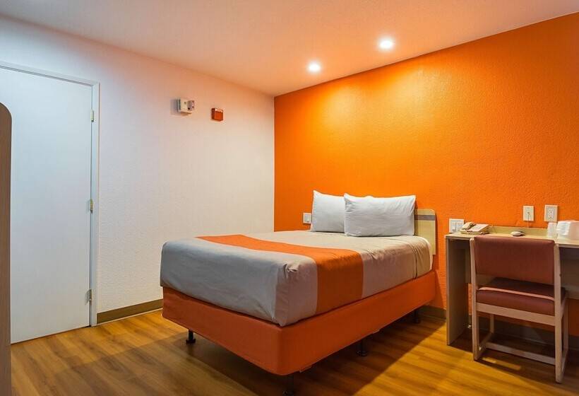 Motel 6 Lost Hills / Buttonwillow Racetrack