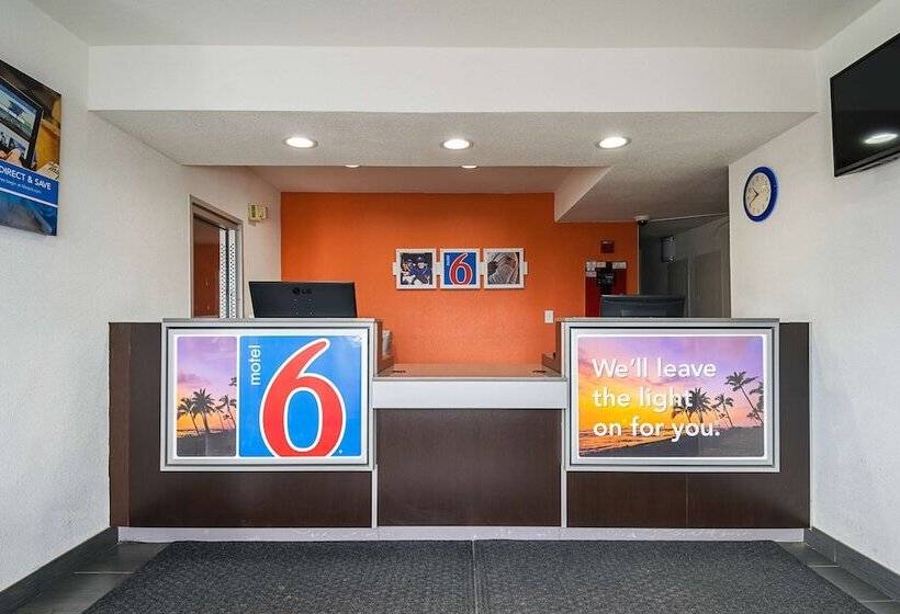 Motel 6 Lost Hills / Buttonwillow Racetrack