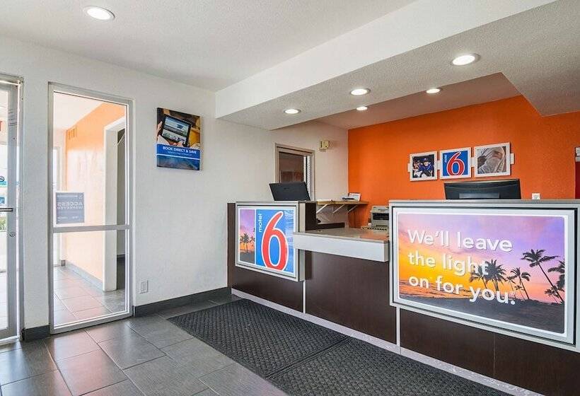 Motel 6 Lost Hills / Buttonwillow Racetrack