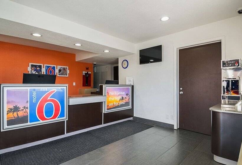 Motel 6 Lost Hills / Buttonwillow Racetrack