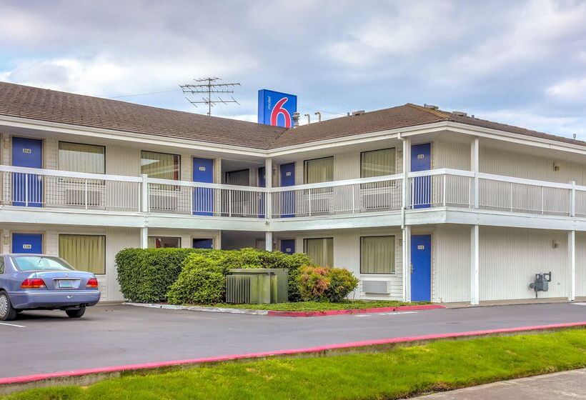 Motel 6 Medford, Or   North