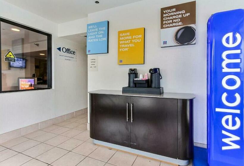 Motel 6salinas, Ca  South  Monterey Area