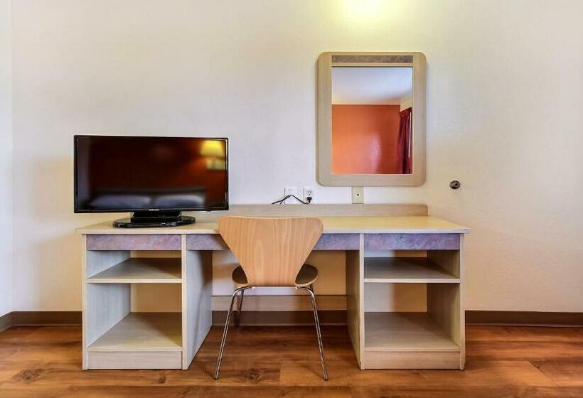 Motel 6salinas, Ca  South  Monterey Area