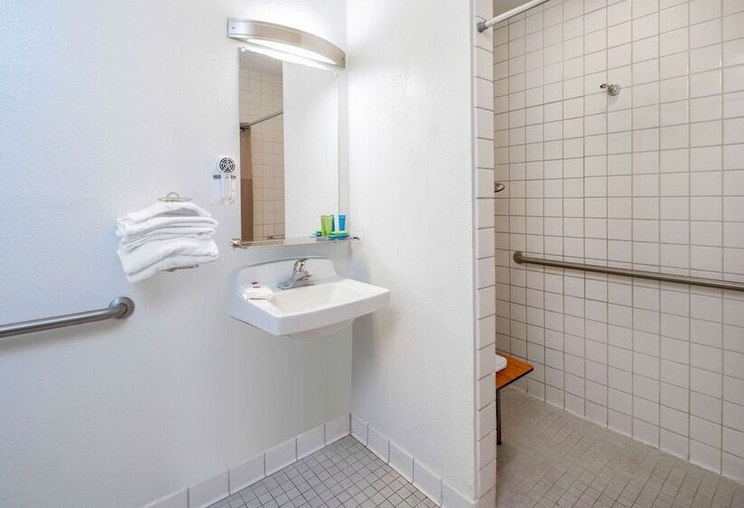 Motel 6 Ventura, Ca Beach