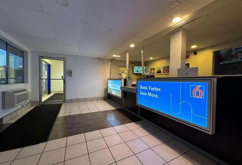 Motel 6 Ventura, Ca   Beach