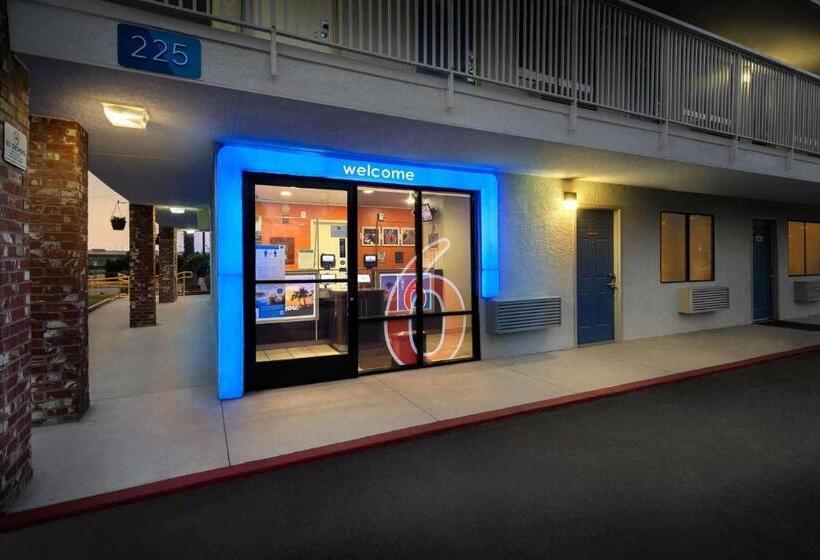 Motel 6arcadia, Ca  Los Angeles  Pasadena Area