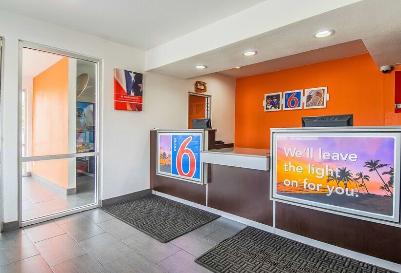 Motel 6 Bakersfield, Ca  Airport