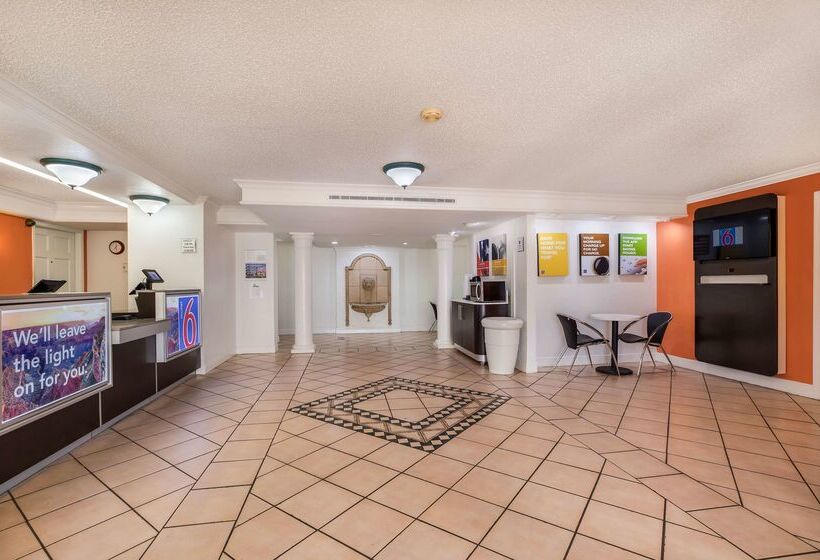 Motel 6 Beaumont, Tx