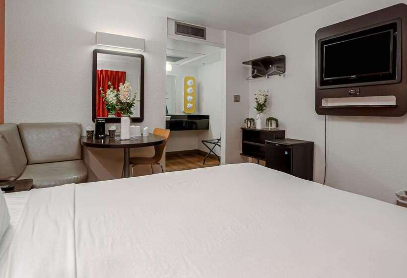 Motel 6carlsbad, Ca Beach