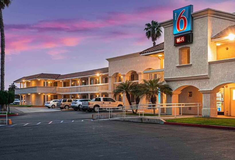 Motel 6carlsbad, Ca Beach