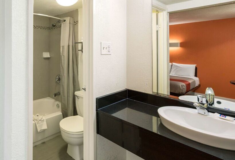 Motel 6dallas, Tx  Farmers Branch