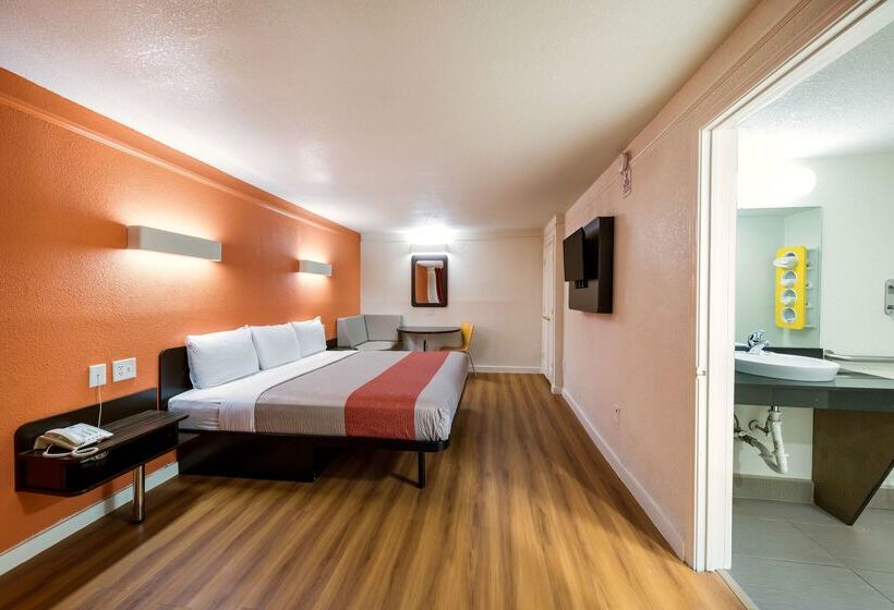 Motel 6dallas, Tx  Farmers Branch