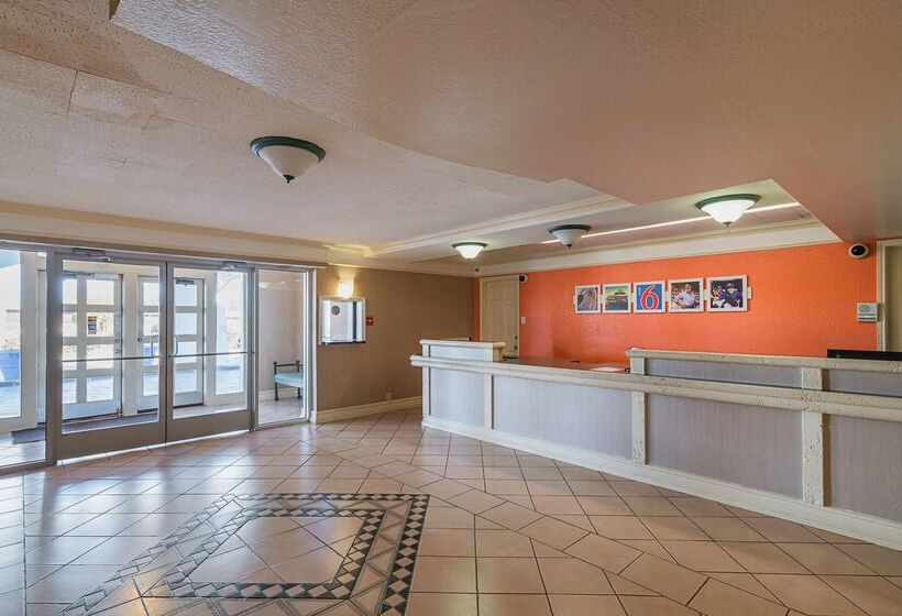 Motel 6grand Prairie, Tx  Interstate 30