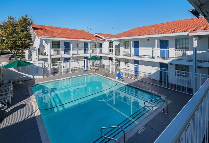 Motel 6grand Prairie, Tx  Interstate 30