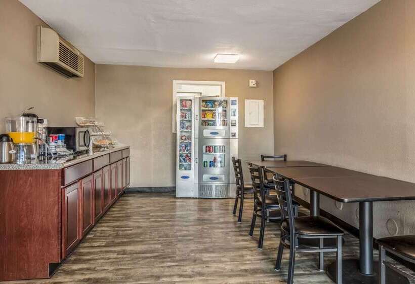 فندق على الطريق Econo Lodge