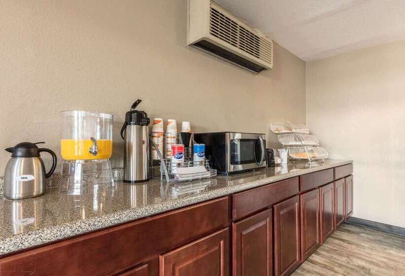 فندق على الطريق Econo Lodge