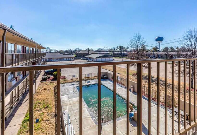 فندق على الطريق Econo Lodge